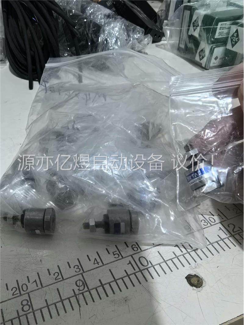 原装亚德客 F-M4X070F二手拆机成色所示12个(议价)