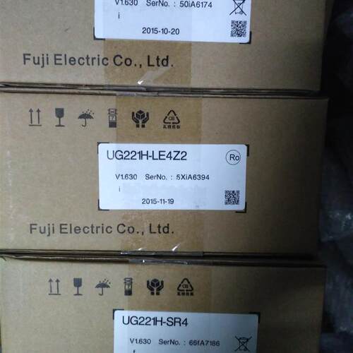 议价富士触摸屏UG221H-LE4Z2 UG221H-LR4 UG221H-SR4全新未开封