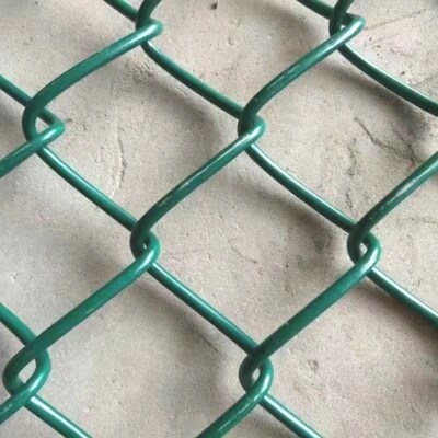 墨绿色pvc包塑勾花网养殖铁丝网球场护栏户外果园绿色防护网4mm粗