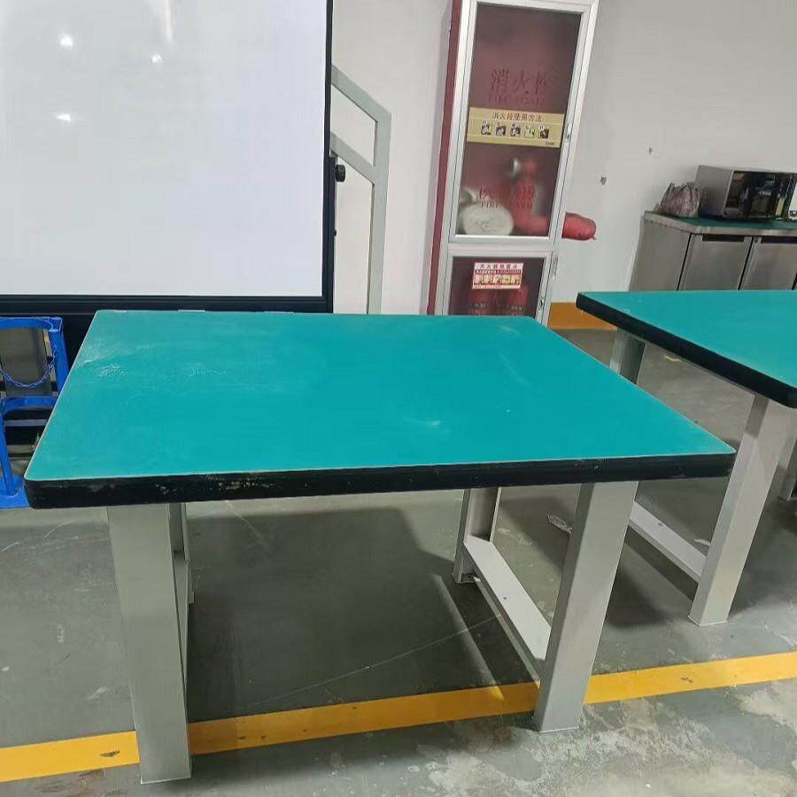 带轮子移动重型工作台工厂车间操作台实验维修工具桌带电源可调脚