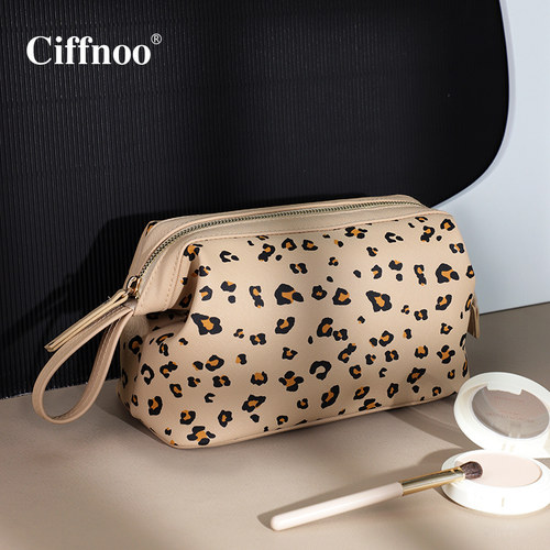 化妆包女便携2021新款超火旅行出差化妆品分装袋收纳包洗漱包包女