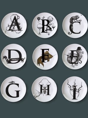 Rory Dobner字母数字陶瓷盘子圆形装饰挂盘客厅摆件猫狗动物盘子