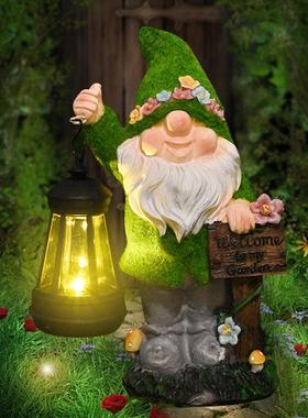 跨境太阳能植绒提灯小矮人户外灯树脂摆件庭院装饰侏儒花园装饰品