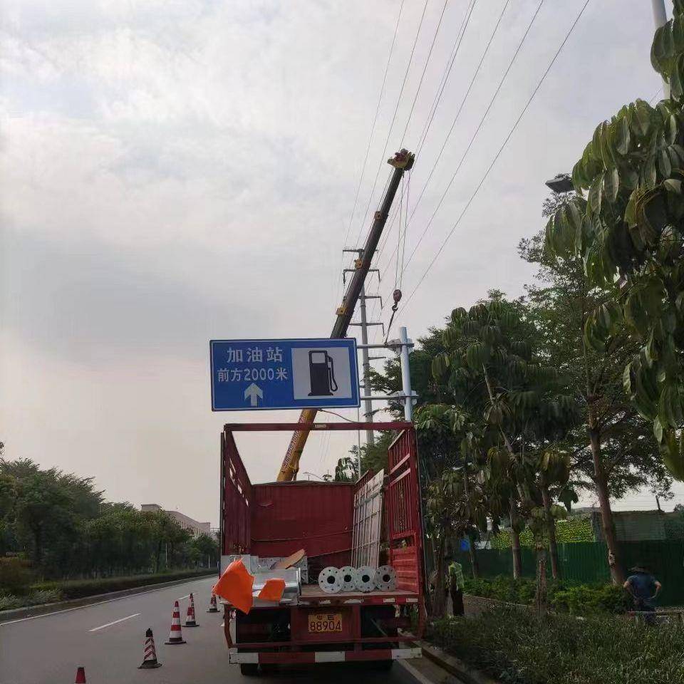 供应八角杆交通标识牌杆F型八角杆圆底座热镀锌道路标志杆