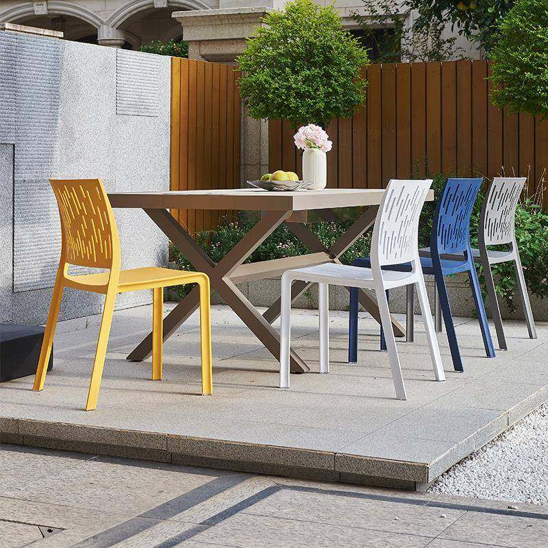 现代简约靠背椅北欧时尚成人餐厅餐椅家用休闲加厚可叠放塑料椅子