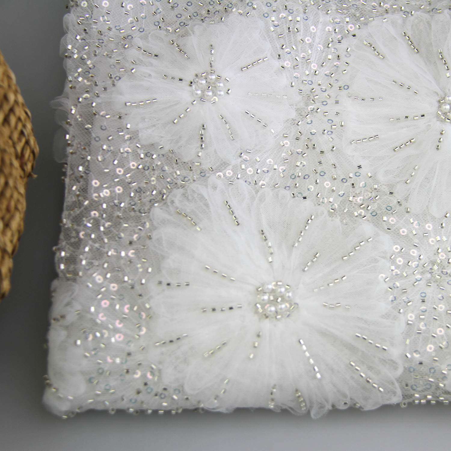 2024涤纶新款现货盘带珠绣加绣片绣花网布 重工艺满绣服装表演裙