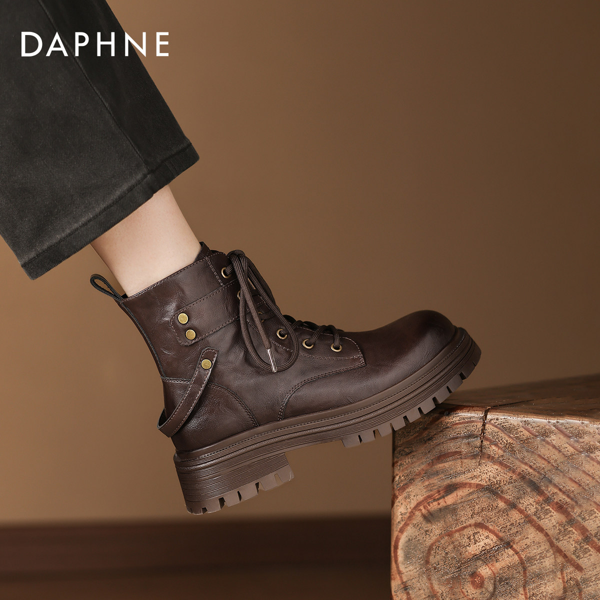 达芙妮厚底马丁靴女款2026新款春季英伦风机车骑士靴子春秋季短靴