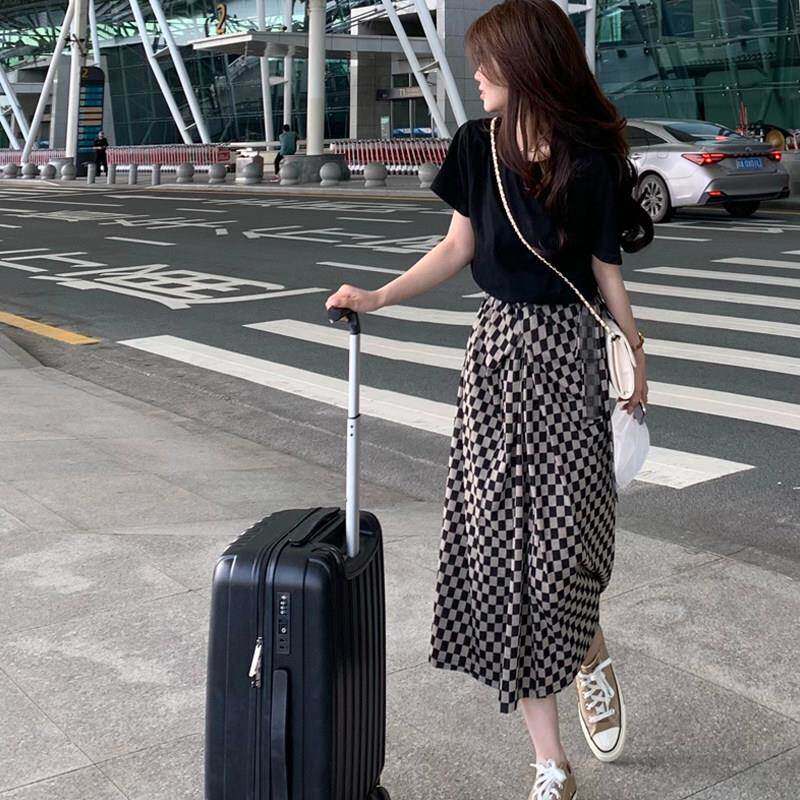 欧站夏季新款高洲级2056感味减港龄套装裙女黑色T恤格半子身裙两