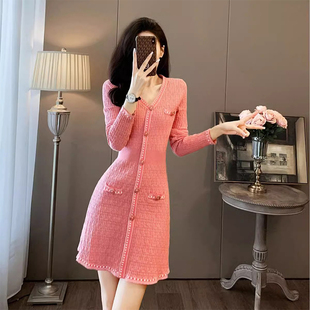 欧洲站2025新款洋气减龄粉色裙子修身显瘦针织内搭打底连衣裙秋冬