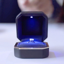 戒指盒创意求婚婚礼高档钻戒盒子项链单双仪式交换手镯收纳带灯
