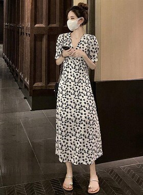 黑色连衣裙法式甜美仙女薄款级设计E感长裙收腰显瘦碎花连衣裙子