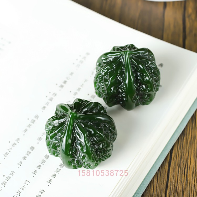 新疆和田玉菠菜绿玉实心手球碧玉一对健身球核桃玉手把玩件手饰品