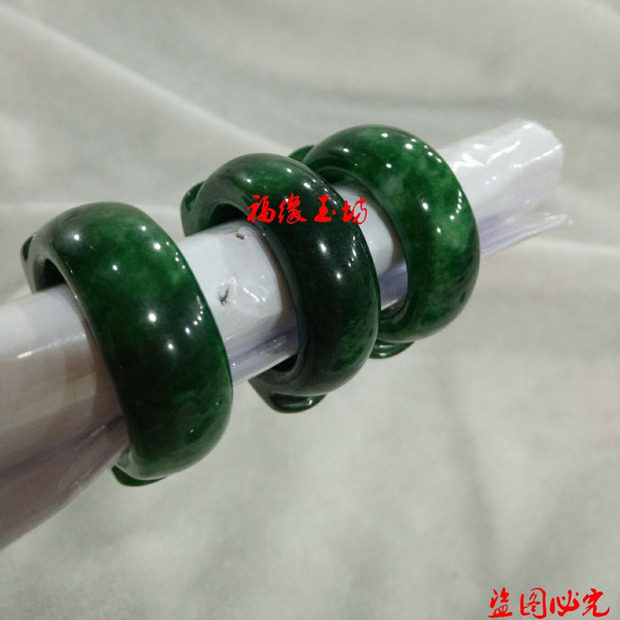 缅甸干青辣绿戒指阳绿飘花马鞍玉戒男女生同款玉指环手饰品送礼物
