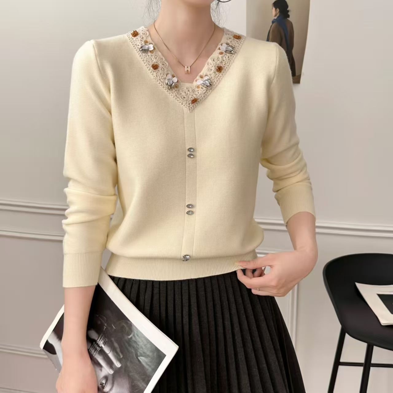 【COCO林可可】年轻时尚V领百搭重工钉珠精致毛衫 B1610,女装/女士精品,毛针织衫,淘宝优惠券,粉丝福利购,淘宝优惠卷