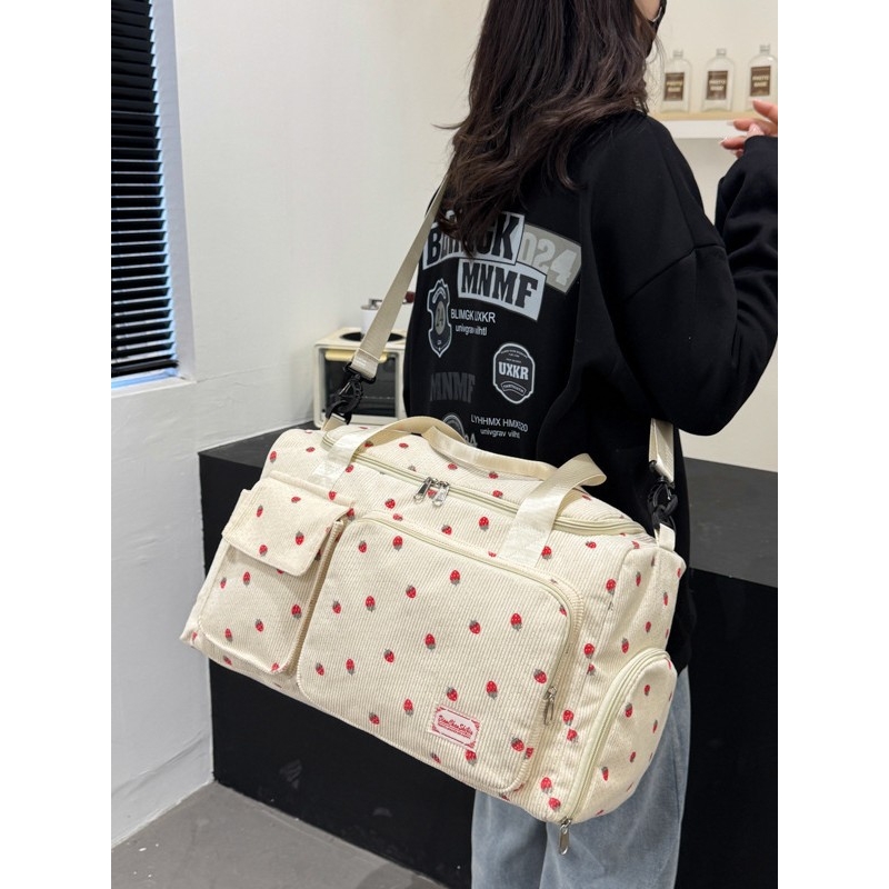日本品质大容量灯芯绒行李包草莓旅行包女轻便手提斜挎包多功能运