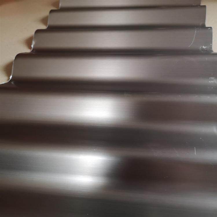 不锈钢拉丝波浪板 304材质 厚0.6毫米 实用83.6公分宽 3.2米长