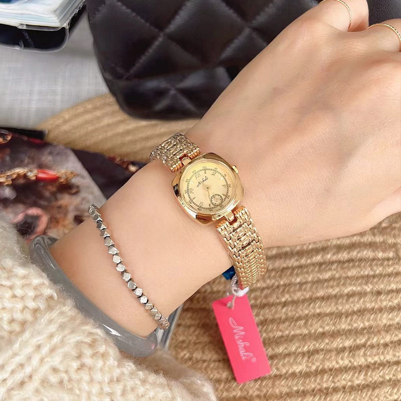 米莉莎Mishali新款钢带表独立秒盘高档小金表盘方形女表猪鼻子