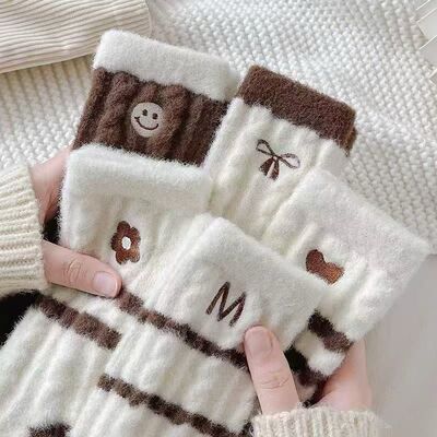 秋冬水貂绒保暖居家地板袜儿童睡眠月子袜加厚加绒可爱黄鸭袜新品