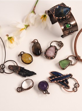 缥缈危楼紫翠间,良辰乐事古难全。原石手工打磨复古独特项链项圈