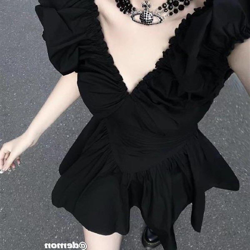 宽松大码胖mm300斤纯欲风v领连衣裙H女夏季赫本风黑色收腰蓬蓬短