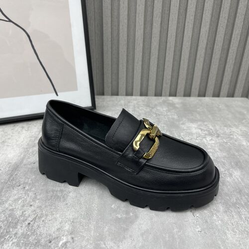 街拍女皮a鞋断码2024年春季真皮女鞋休闲厚底套脚牛皮英伦风女单