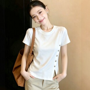夏季欧货正肩圆领修身显瘦小个子设计感单排扣减龄短袖T恤上衣女