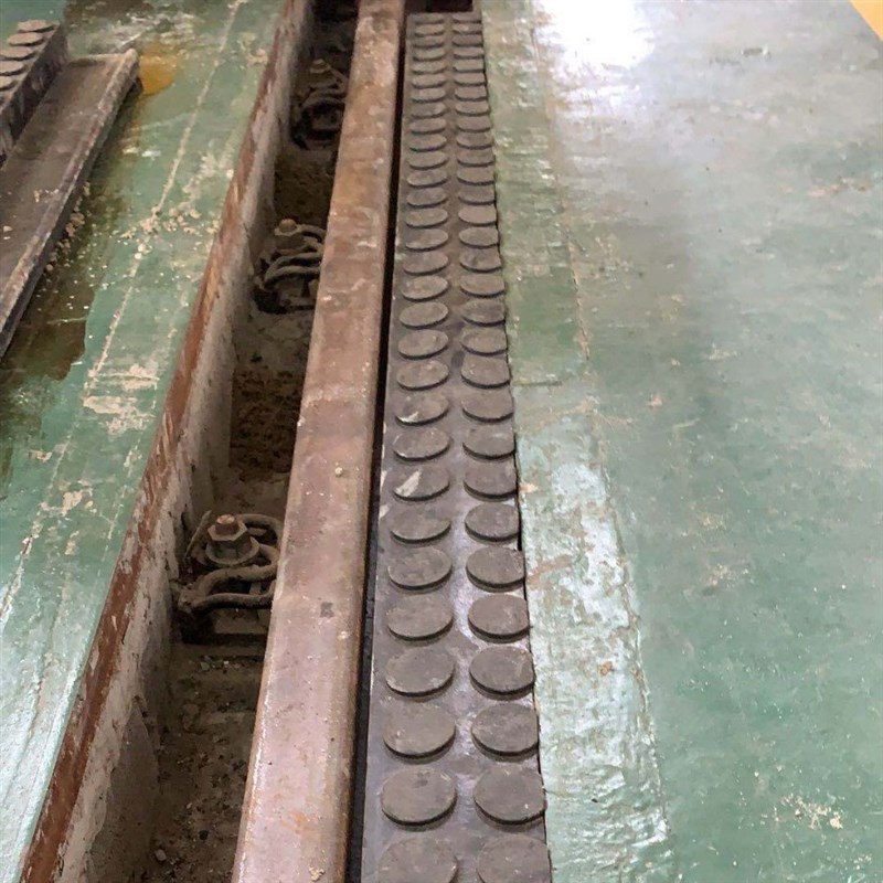 轮缘槽橡胶嵌条 两侧橡胶填充条 铁路钢轨槽橡胶嵌条 车库