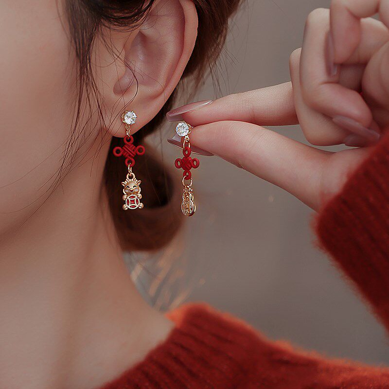 中国结金币福龙耳钉秋冬高级感红色耳饰女新年本命年轻奢独特耳环
