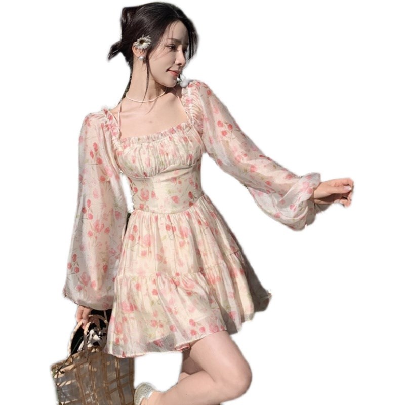 现货超仙女雾粉郁金香一字领露肩短裙收腰泡泡袖袖方领碎花雪纺连