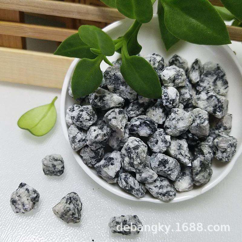 主营 黑白花灰石子 磨圆芝麻灰石子 胶粘石骨料 园林景观小石头