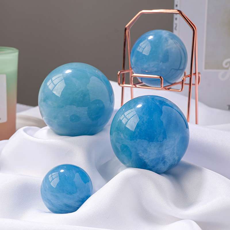 天然海蓝宝球摆件水晶原石打磨能量水晶球风水球家居办公摆件