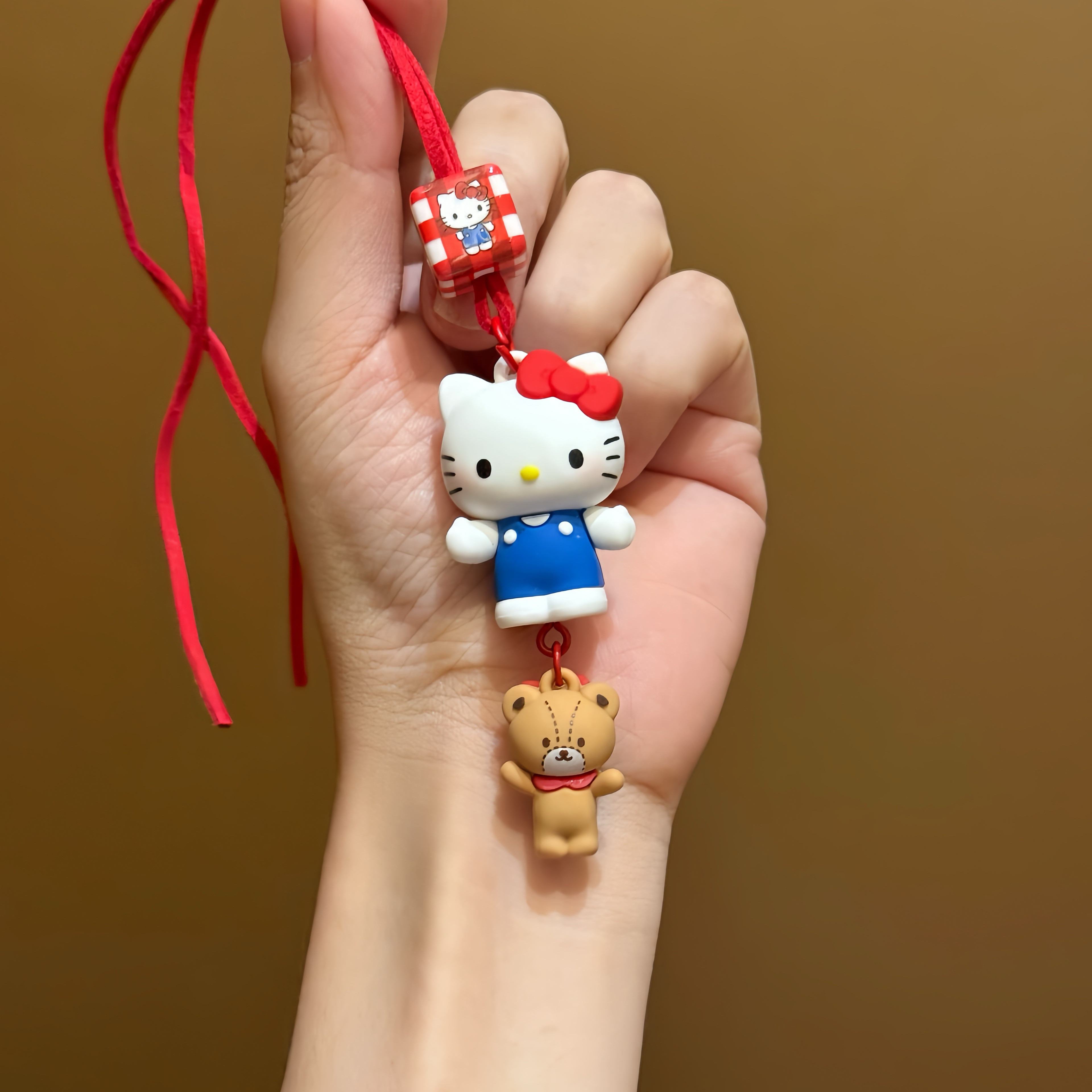 正版HelloKitty小熊汽车挂件创意可爱凯蒂猫车载装饰品后视镜车挂