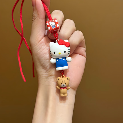正版HelloKitty小熊汽车挂件创意可爱凯蒂猫车载装饰品后视镜车挂
