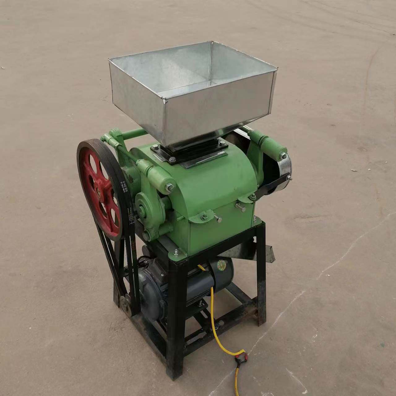 厂家现货小麦挤扁机粮食作坊黄豆挤扁机大豆燕麦挤扁机零售