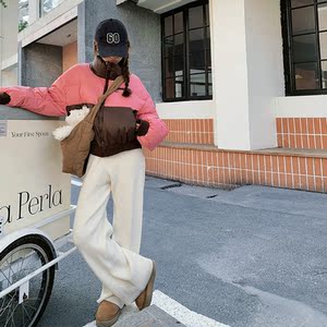 粉色拼接短款羽绒服女2025冬季新款独特设计感超好看小个子面包服图片
