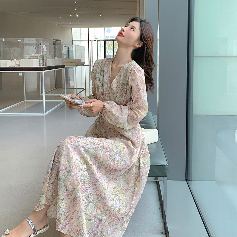 时髦洋气粉色v领碎花裙女初秋2025新款法式复古茶歇赫本风连衣裙,女装连衣裙,浙宝007A（原150A)