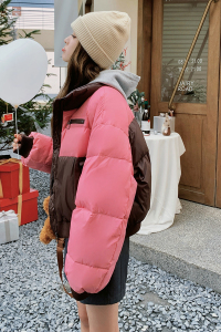 粉色拼接短款羽绒服女2025冬季新款独特设计感超好看小个子面包服图片