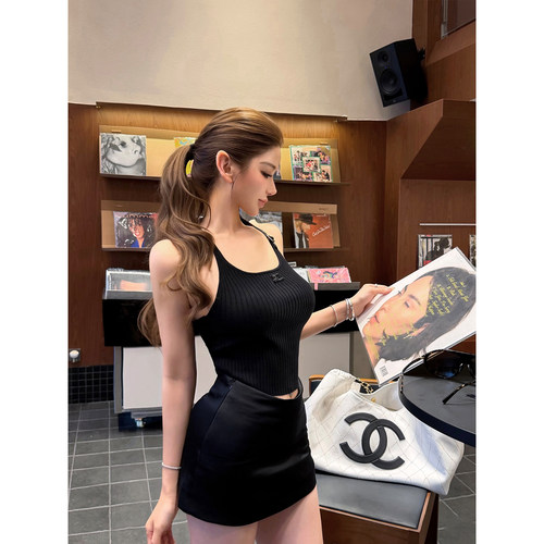 chicbyrr/Courr*èges显瘦皮质挂脖针织背心/墨绿蝴蝶结中裤