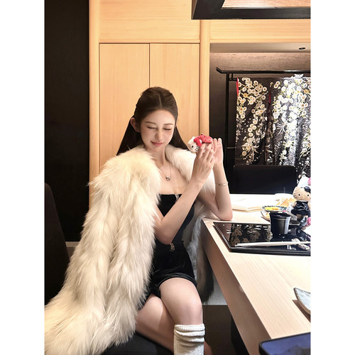 chicbyrr【天使之翼】芬兰进口saga级一字狐拼白貉皮草