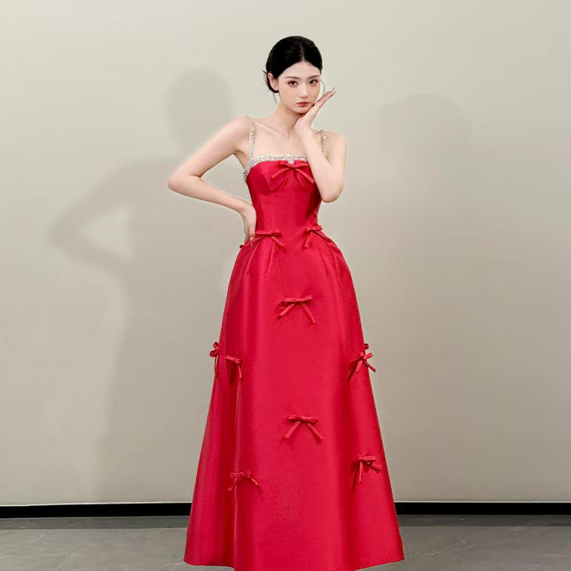 2025新款高级感小众轻奢红色订婚结婚轻婚纱晨袍敬酒服生日礼服裙