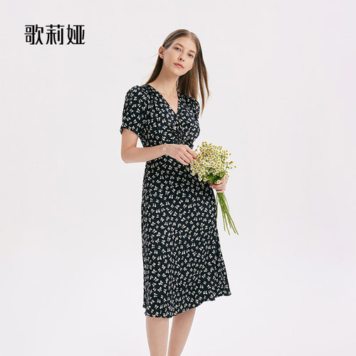 送丝巾歌莉娅碎花裙显瘦v领