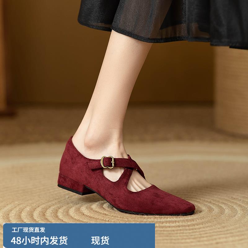 复古酒红色绒面低跟玛丽珍女鞋春秋新款交叉带方头粗跟大码单鞋女