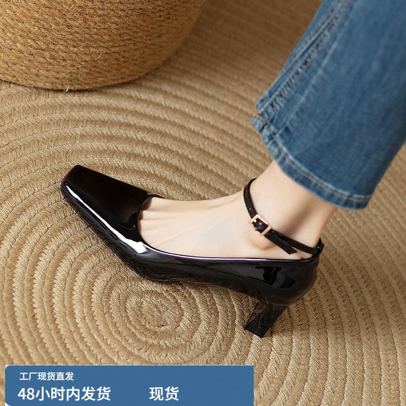 法式漆皮方头浅口粗跟单鞋春秋新款一字扣带玛丽珍女鞋气质高跟鞋