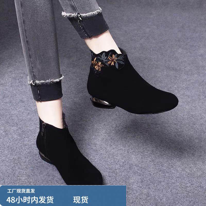 绒面圆头短靴女春秋单靴羊皮低跟马丁靴秋冬季绣花鞋软面面妈妈鞋