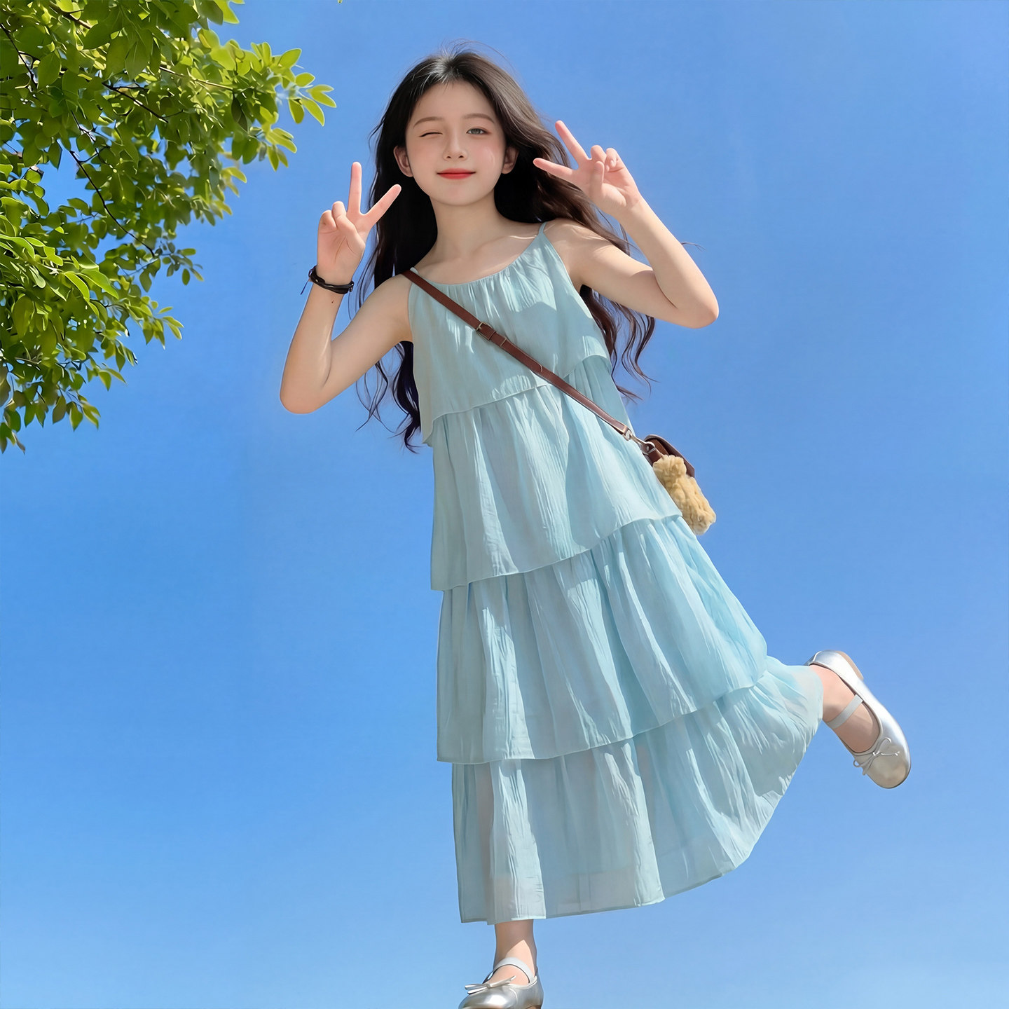大童独特漂亮裙子2026新款女童巨好看蓝色连衣裙夏季超好看吊带裙