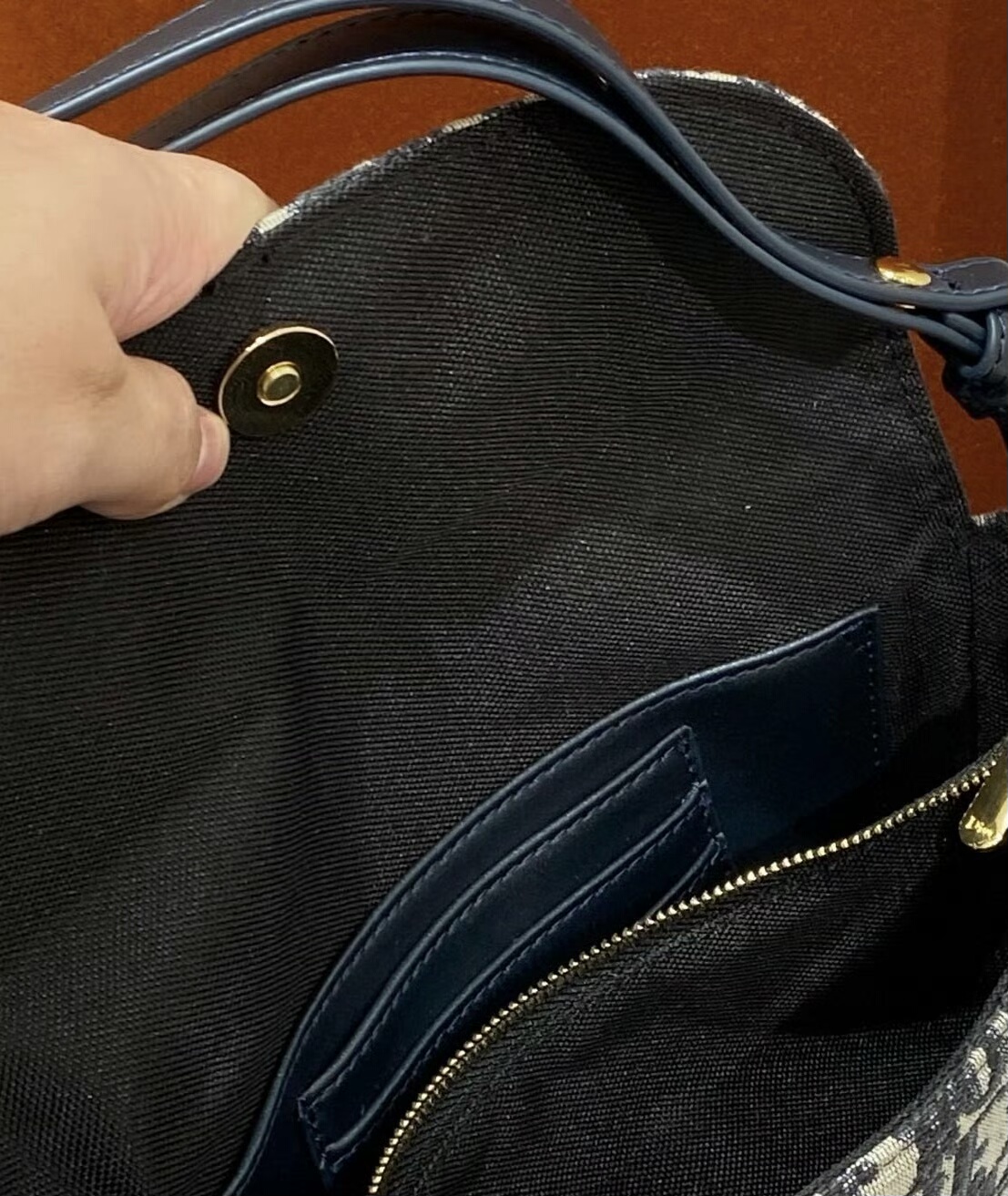 D家2025新款原创设计手提袋复古邮差包相机包饭盒包