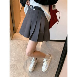 爱情魔鬼鱼 灰色韩系气质半身裙短裙女2024夏季新款高腰A字百褶裙
