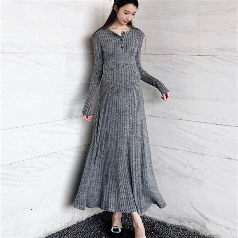 孕妇装秋季法式坑条垫肩显瘦连衣裙气质百搭中长款弹力修身针织裙