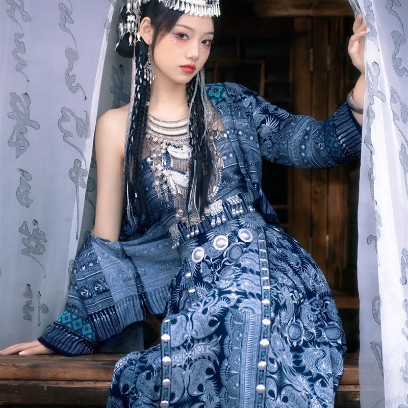 苗族服装女蜡染抹胸长裙套装改良傣族服装旅拍摄影写真苗寨服饰新