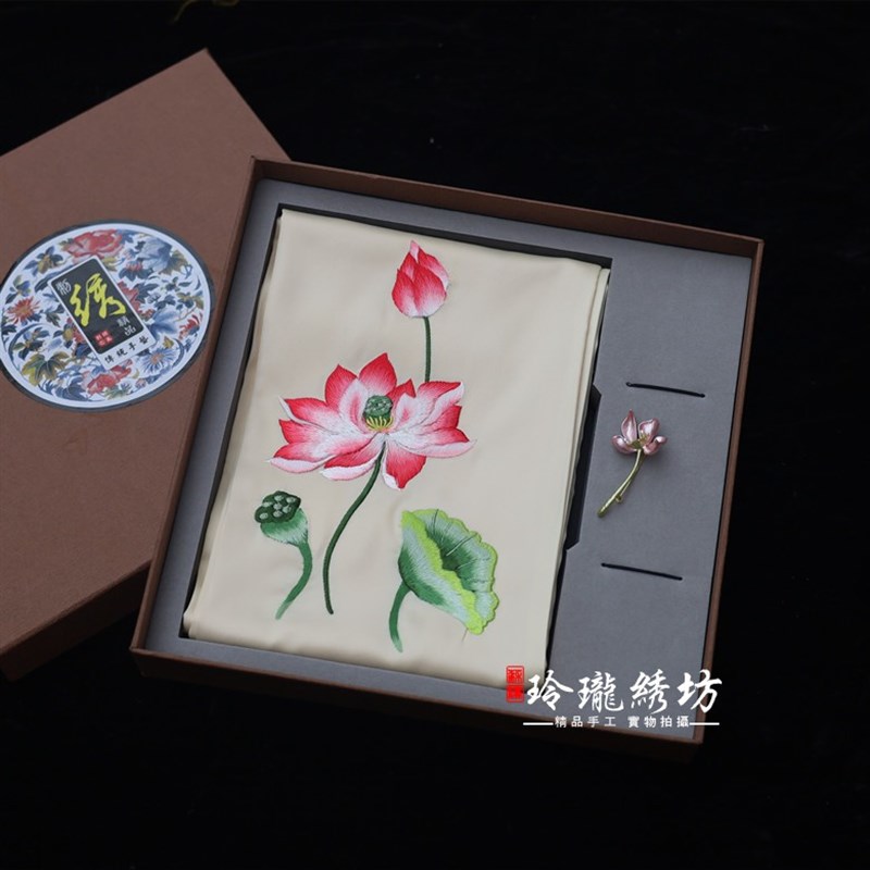 苏绣真丝围巾蚕丝披肩苏州特色国风胸针礼盒套装商务纪念品送老外